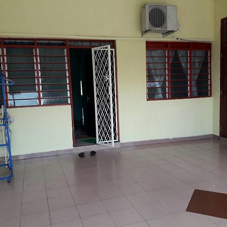 Homestay Ustaz Тайпинг Екстериор снимка